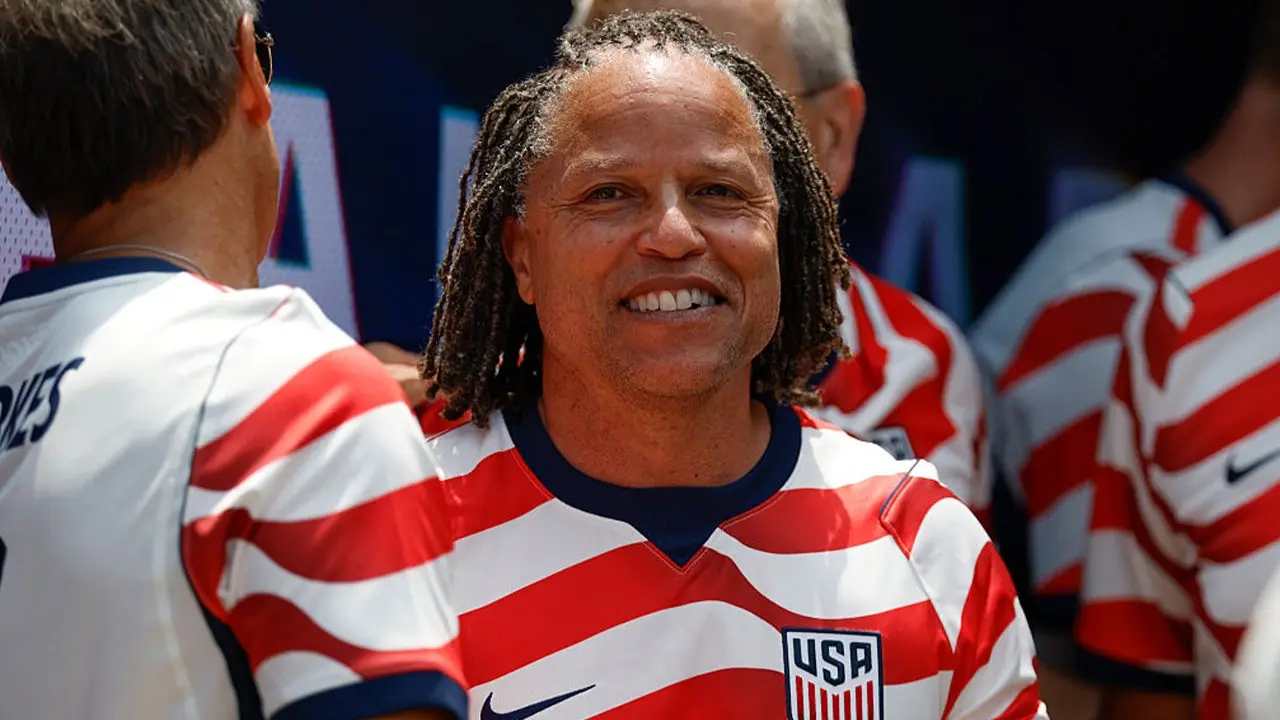 Cobi Jones advises the 2026 World Cup USMNT team to welcome the support of the home fans.