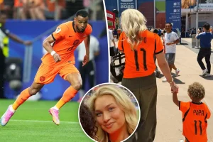 Cody Gakpo's partner Noa showcases the Netherlands World Cup outfit with their son.