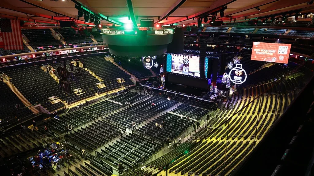 Concert attendee at Madison Square Garden dies after falling during Goose performance