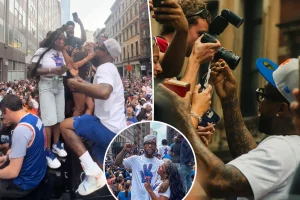 Couple in New York City gets engaged on top of a police car during Knicks parade