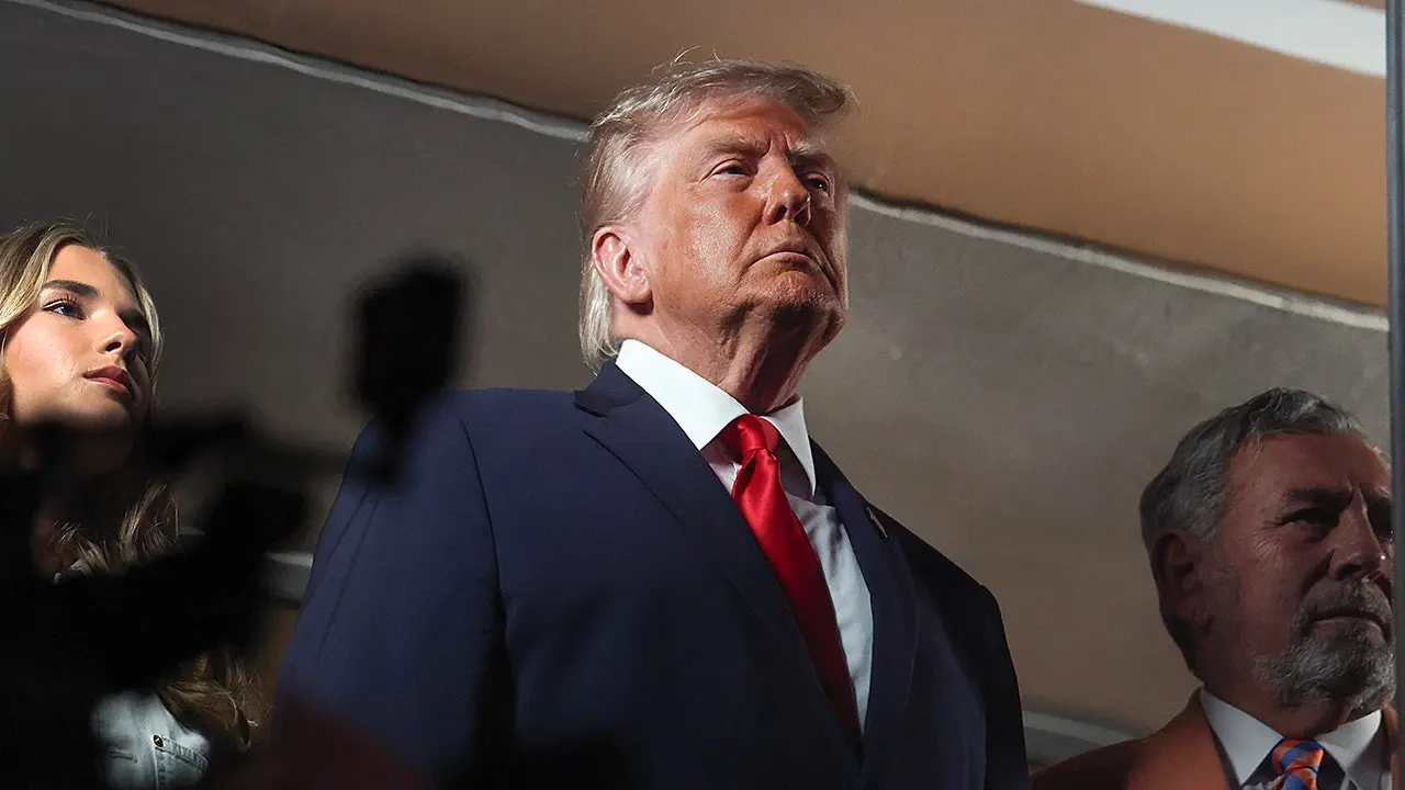 Crowd at MSG has mixed reactions to Trump during the national anthem at NBA Finals