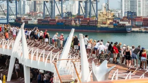 Cruise passenger recognized for rescuing man who plunged off pier