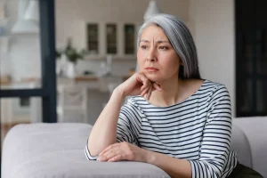 Dear Abby: My fiancé is against me displaying a picture of my late husband
