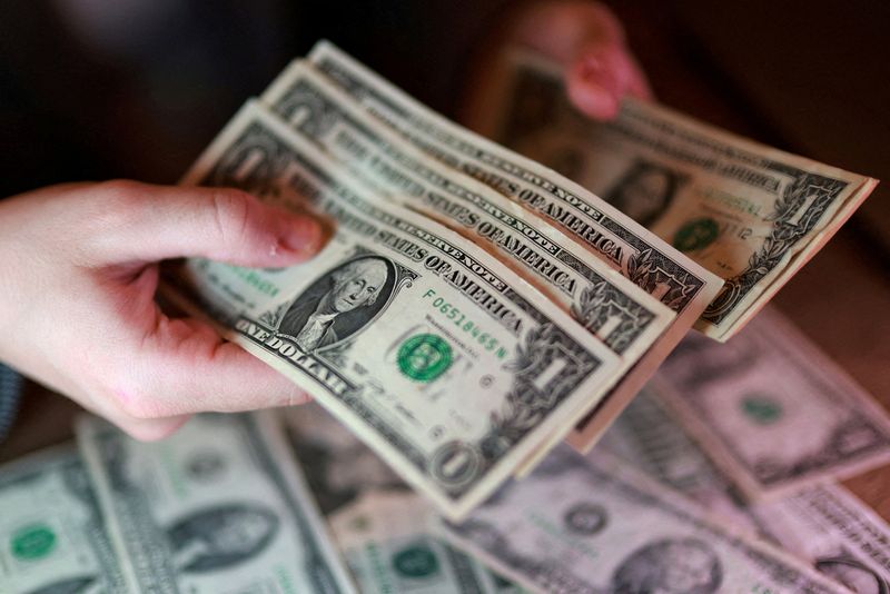 Dollar remains stable as initial US-Iran discussions conclude, pound falls amid Starmer doubts.
