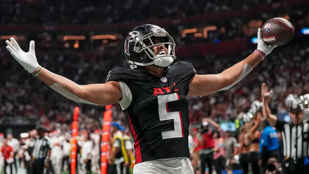 Drake London agrees to a 4-year, $141 million contract to be the third-highest-paid wide receiver.