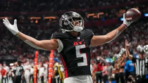 Drake London agrees to a 4-year, $141 million contract to be the third-highest-paid wide receiver.