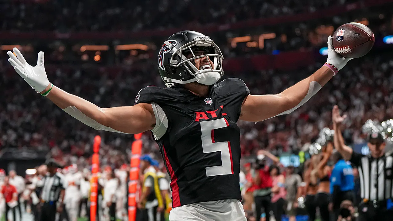 Drake London agrees to a 4-year, $141 million contract to be the third-highest-paid wide receiver.