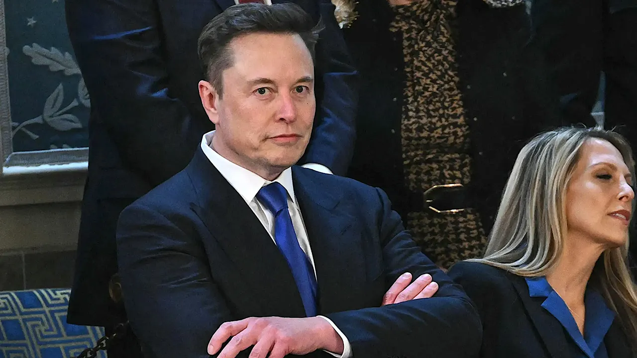 Elon Musk claims that politicians who overlooked grooming gangs in the UK should be imprisoned.