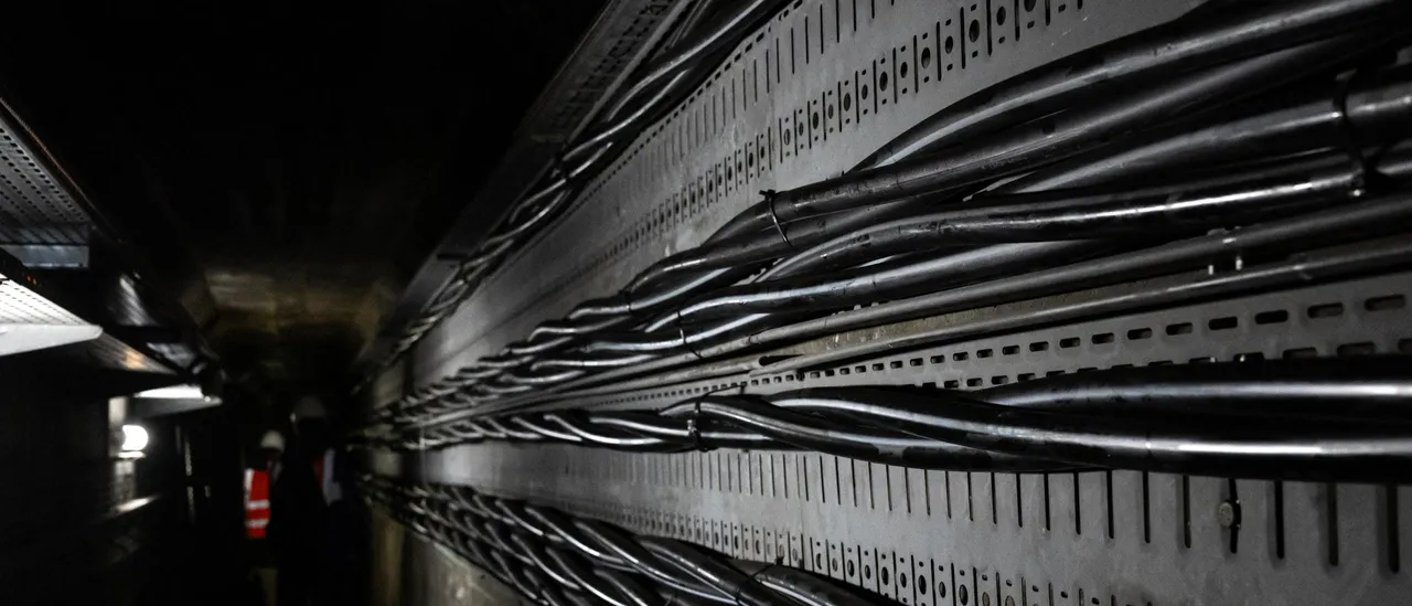 Exploring the Strategy for Creating a New Internet in America