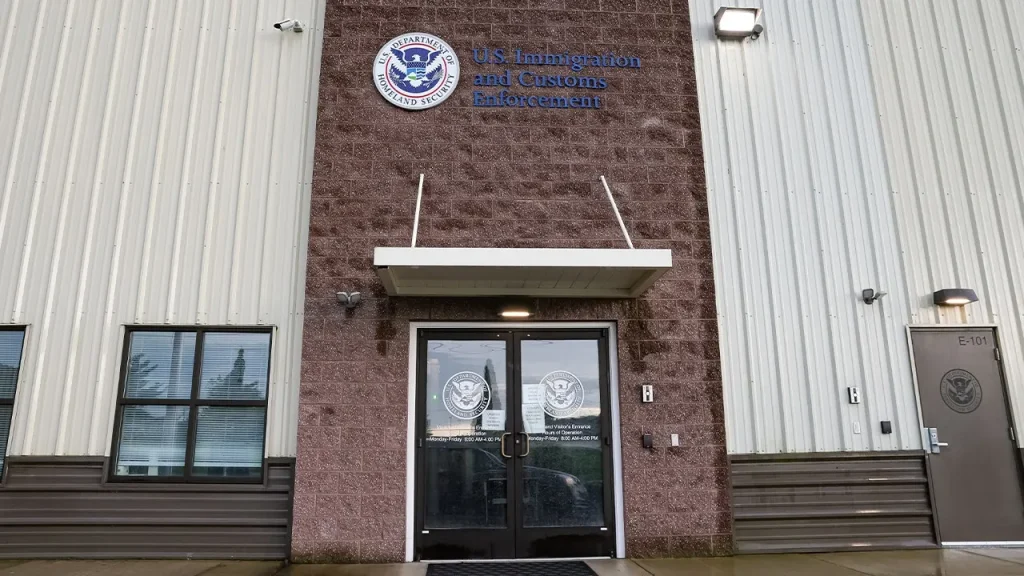 Explosive device discovered near ICE office in Cleveland area complex