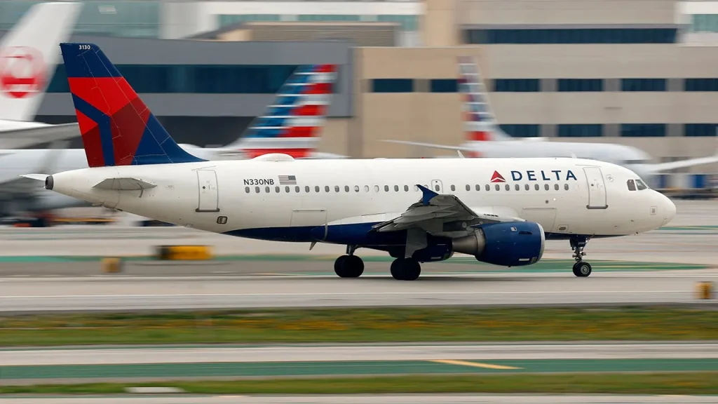 FAA investigates plane's go-around caused by another aircraft on a crossing runway
