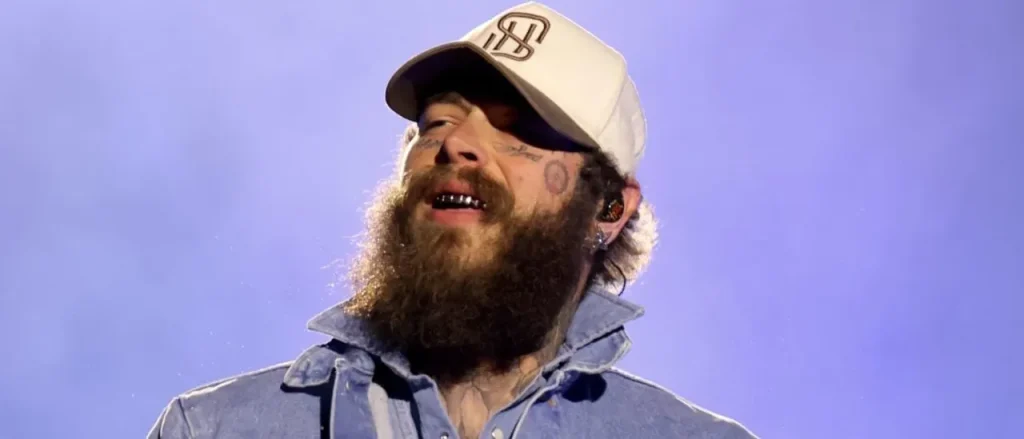 Fans of Post Malone Concerned After He Twists His Body and Has Difficulty Getting Up from the Stage Floor