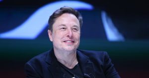 Financial Analysts Discuss the Advantages and Disadvantages of Elon Musk's SpaceX IPO