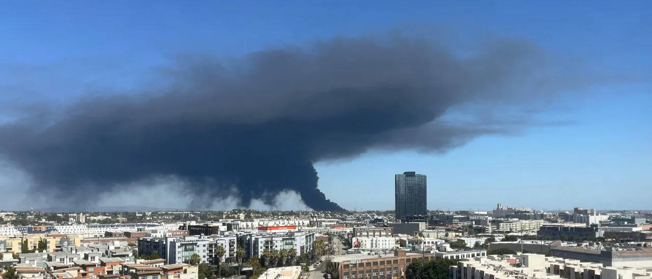 Fire from Solar Panels Sends Black Smoke Billowing Over LA Neighborhood