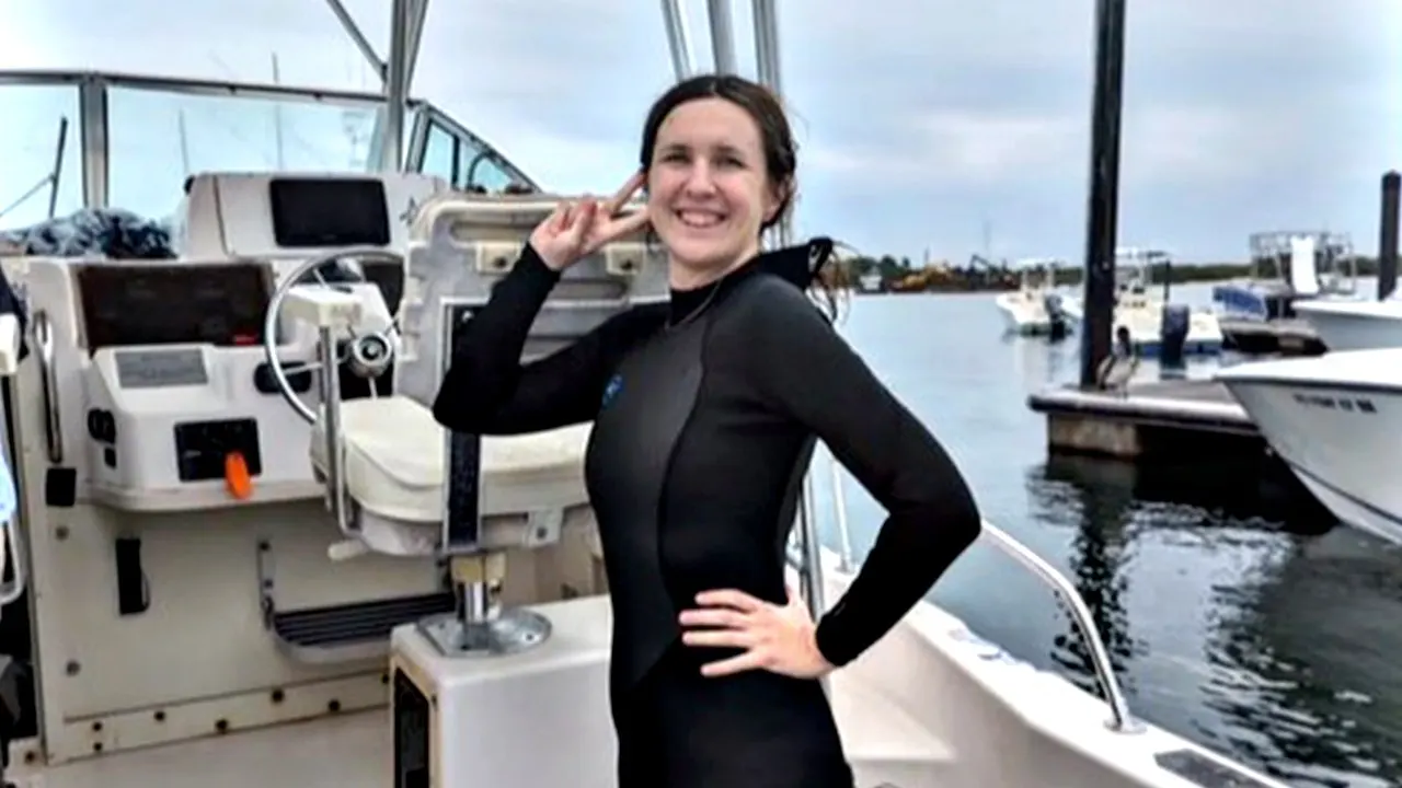Flight attendant from American Airlines dies after being hit by a suspected boat in Florida