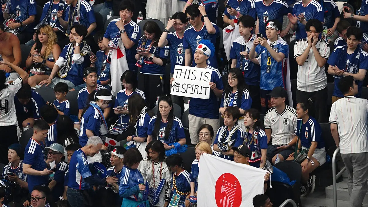 Giants' Jameis Winston assists Japanese fans with cleanup after World Cup draw