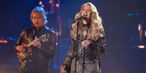 Hannah Harper, the winner of 'American Idol,' impresses in her debut at the Grand Ole Opry with a special guest.