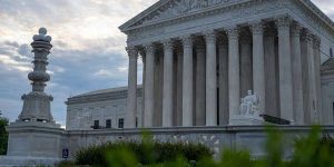 High Court supports border agents in green-card conflict