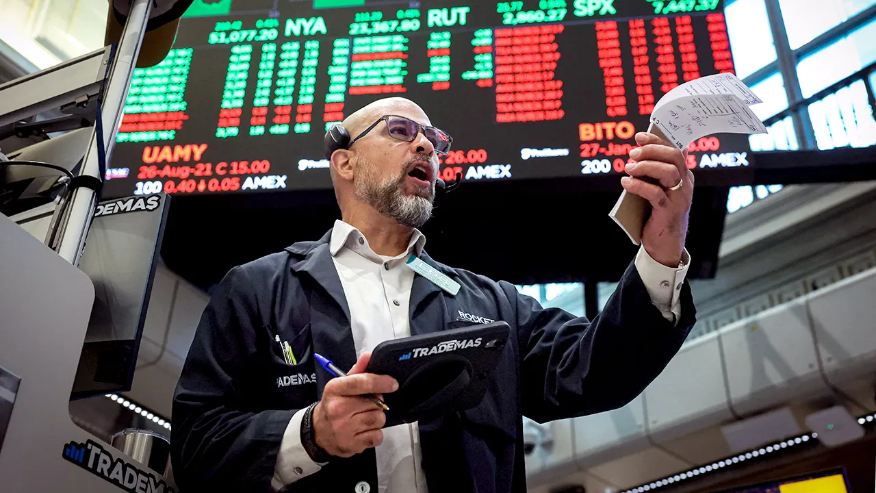 Investment plan with Vanguard S&P 500 ETF may lead to $1M.