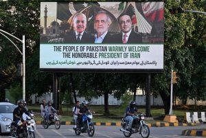 Iran's president visits Pakistan for ongoing peace discussions with the U.S.