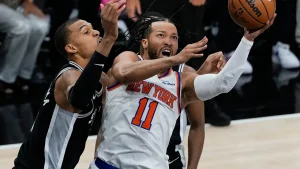 Jalen Brunson of the Knicks faces injury concern in first quarter of NBA Finals