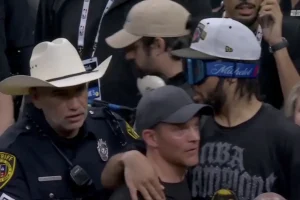 Jalen Brunson's strange encounter with a police officer during Knicks celebration: 'Don't push him'
