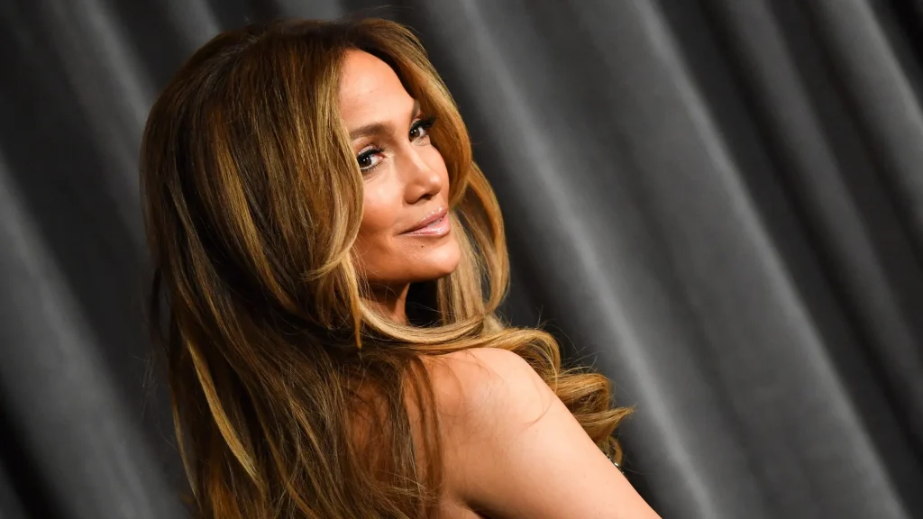 Jennifer Lopez believes she could deliver a Ted Talk on unhealthy relationships.