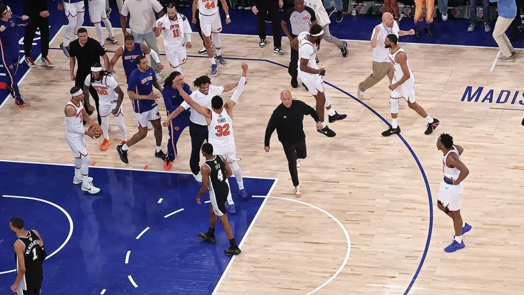 Knicks overcome 29-point deficit to defeat Spurs and take 3-1 lead in the NBA Finals