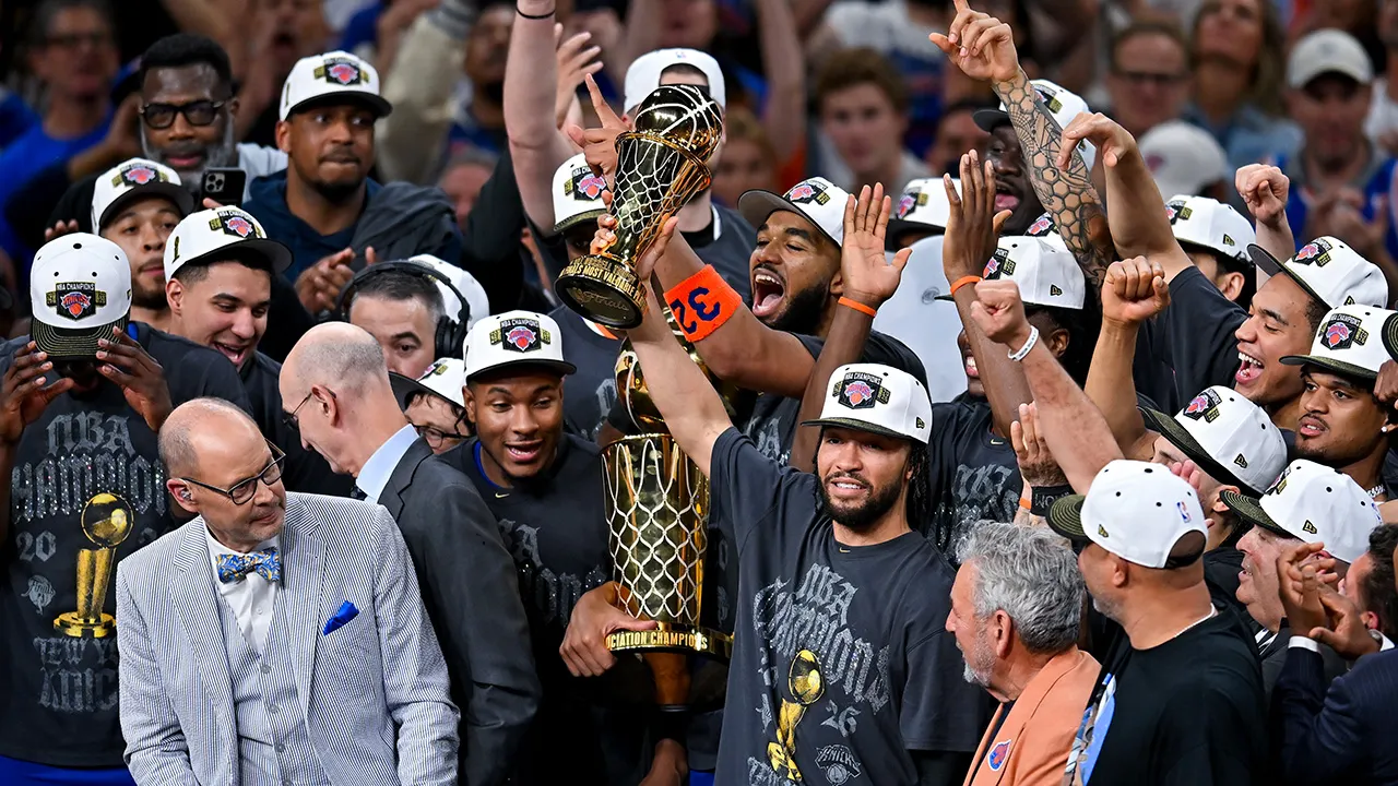 Knicks owner announces invitation for championship celebration at the White House as Seahawks visit is delayed.