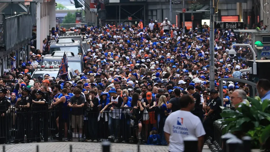 Knicks parade participant who littered on the sidewalk has been identified as a JPMorgan Chase executive in Diversity, Equity, and Inclusion, and has been quickly dismissed.