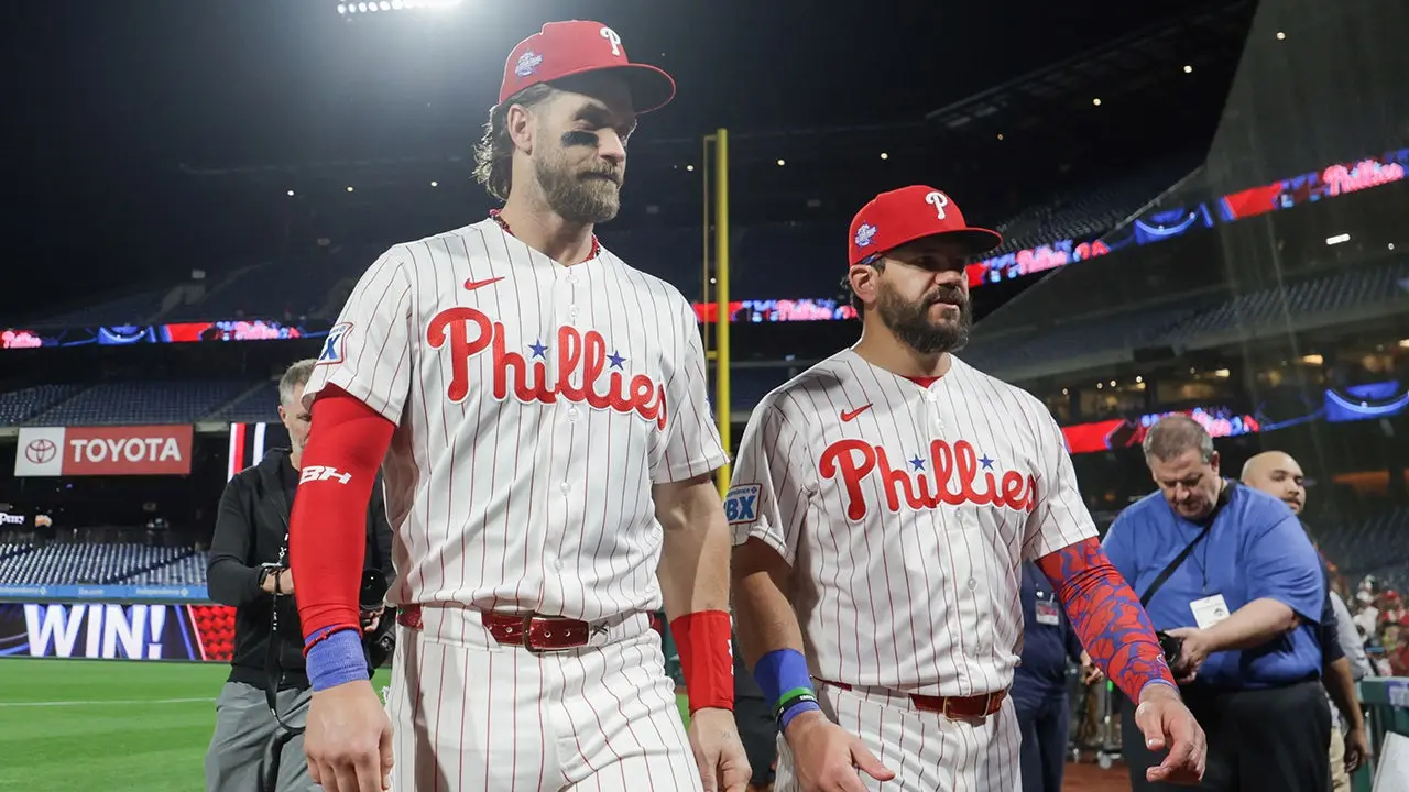 Kyle Schwarber hits three home runs while Bryce Harper completes the cycle in a win for the Phillies