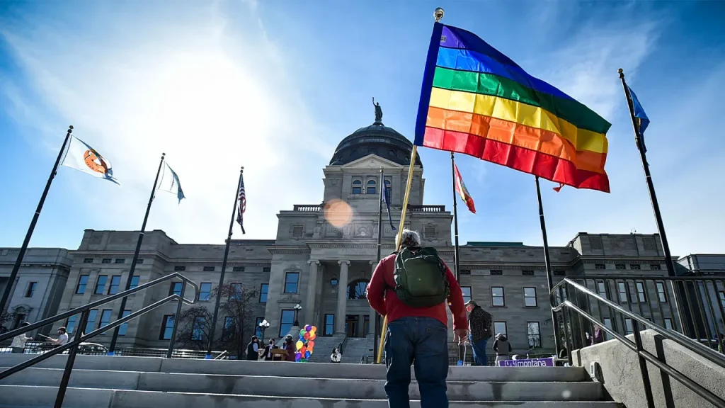 Lab school at University of Chicago takes down LGBTQ pride flag due to concerns about neutrality