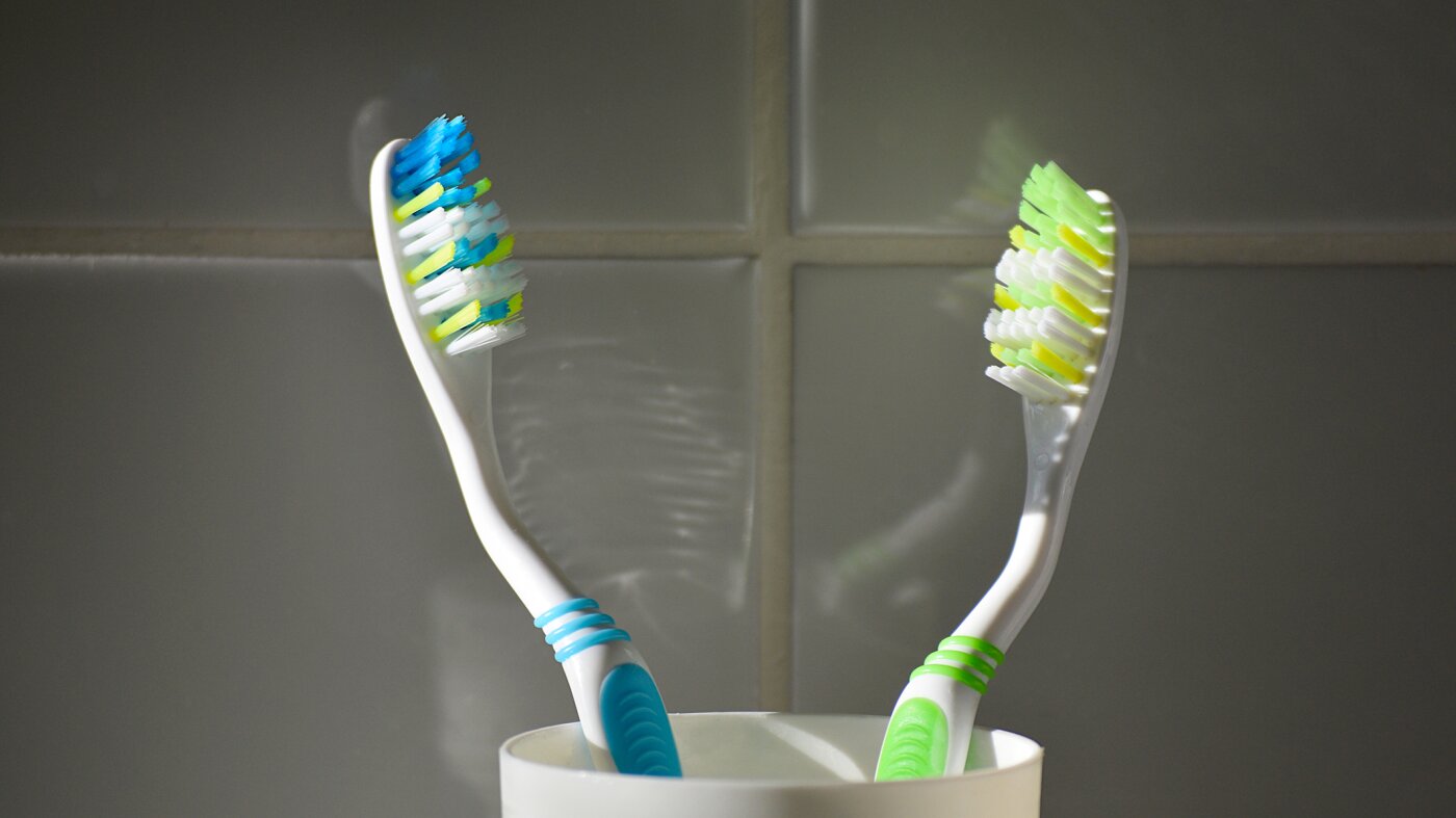 Living together means exchanging many microbes, particularly for couples.