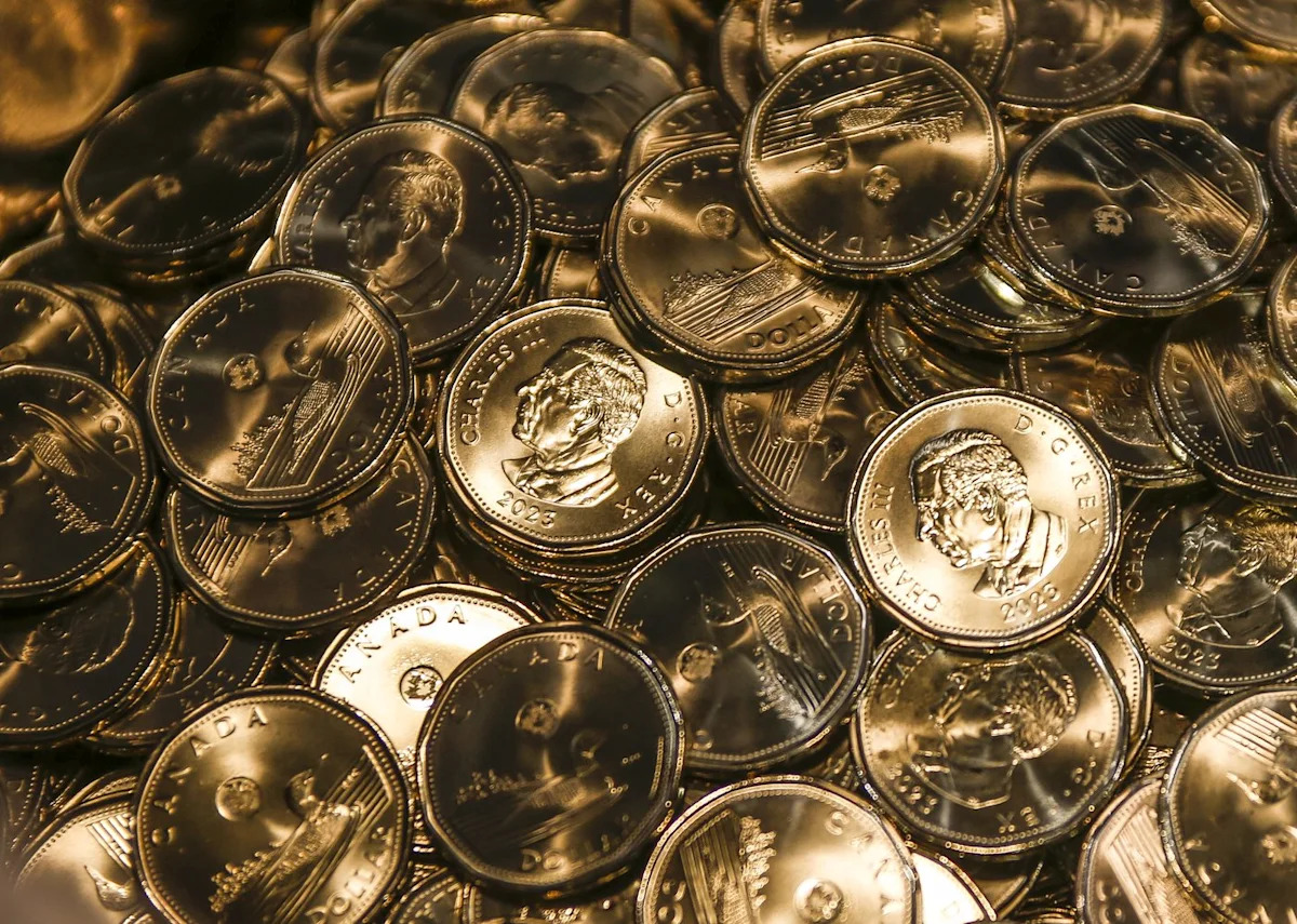 Loonie struggles with a sluggish home economy and a rising U.S. dollar