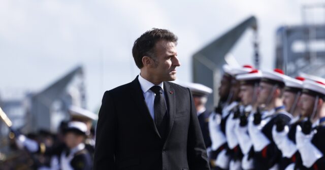Macron: French Aircraft Carrier Prepared for Deployment to the Strait of Hormuz