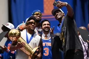 Mamdani captures attention with a nearly 10-minute speech at the Knicks ceremony in New York City.