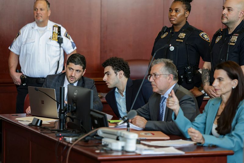 Mangione's attorneys change their strategy, abandoning the psychiatric defense in the UnitedHealthcare CEO murder case