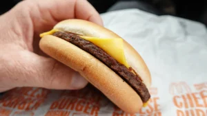 McDonald's leads fast-food rankings even after giving up the top burger title