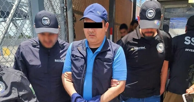 Mexican Customs Agent Extradited by the U.S. in Corruption Probe