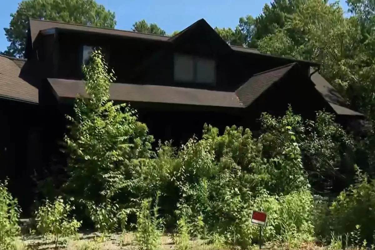 Mother and son identified after shocking skeletal remains found in Connecticut home acquired at foreclosure auction