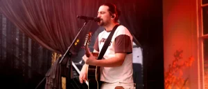 Noah Kahan Pleads with Fans to Avoid Accidents at His Concerts, Shares His Own Digestive Issues