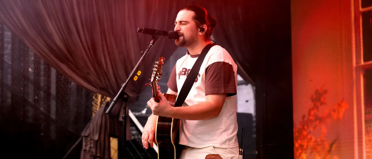 Noah Kahan Pleads with Fans to Avoid Accidents at His Concerts, Shares His Own Digestive Issues