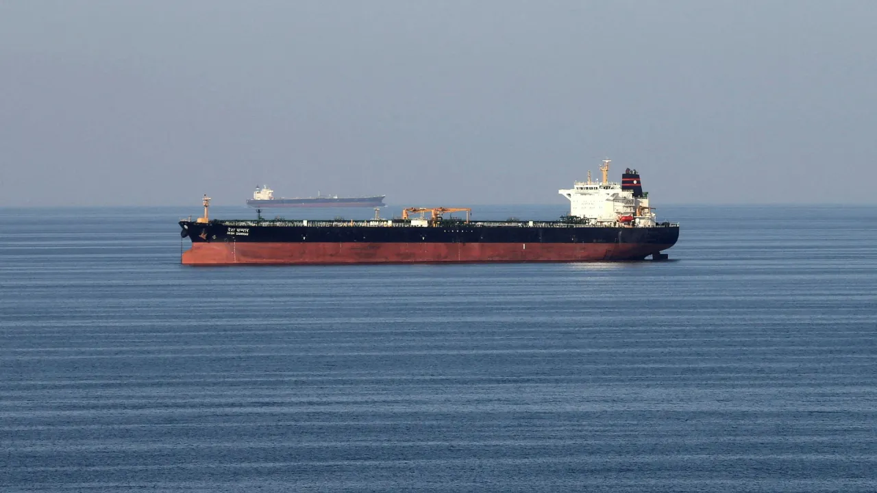 Oil prices decrease as shipping through the Strait of Hormuz increases, despite mine risks