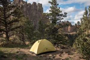 Oregon sex offender reportedly slashed a camping tent and abducted two women from a hiking path.