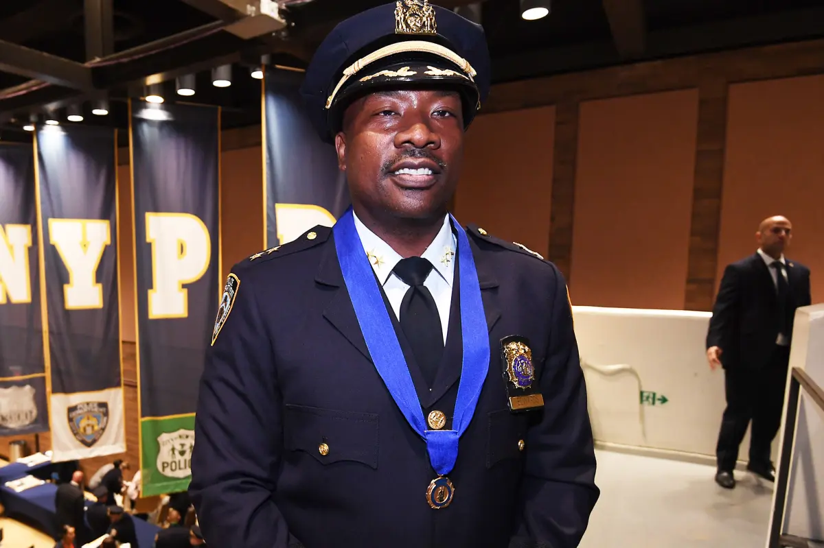 Police chief who jumped over a barrier to pursue ISIS-inspired would-be bombers at Gracie Mansion protest is honored