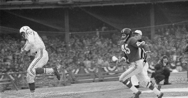 Raymond Berry, Pro Football Hall of Fame Receiver, Passes Away at 93