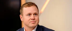 Reporter Swiftly Removes Mic After Spencer Pratt Supporters Bring Up LA's Waste Issue