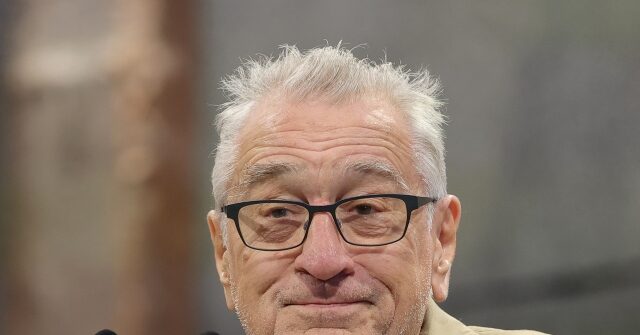Robert De Niro likens loving America to loving an abusive partner