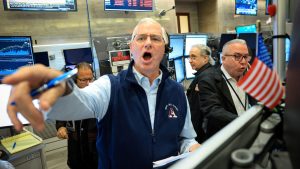 S&P 500 futures show little movement after technology sell-off affects overall market index: Live updates