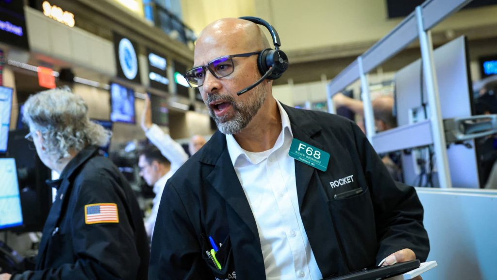 S&P 500 futures show minimal movement as the index approaches a down week: Live updates